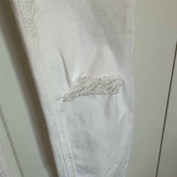 Old Navy White stretch waist ripped jeans size 4 - Picture 4 of 8